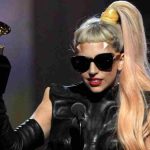 Lady Gaga schrieb weihnachten 2015 auf instagramsie hätte einen „weißen engel“ geschenkt bekommen. worum handelte es sich?