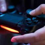 In welchem jahr ist die erste playstation-konsole in japan erschienen